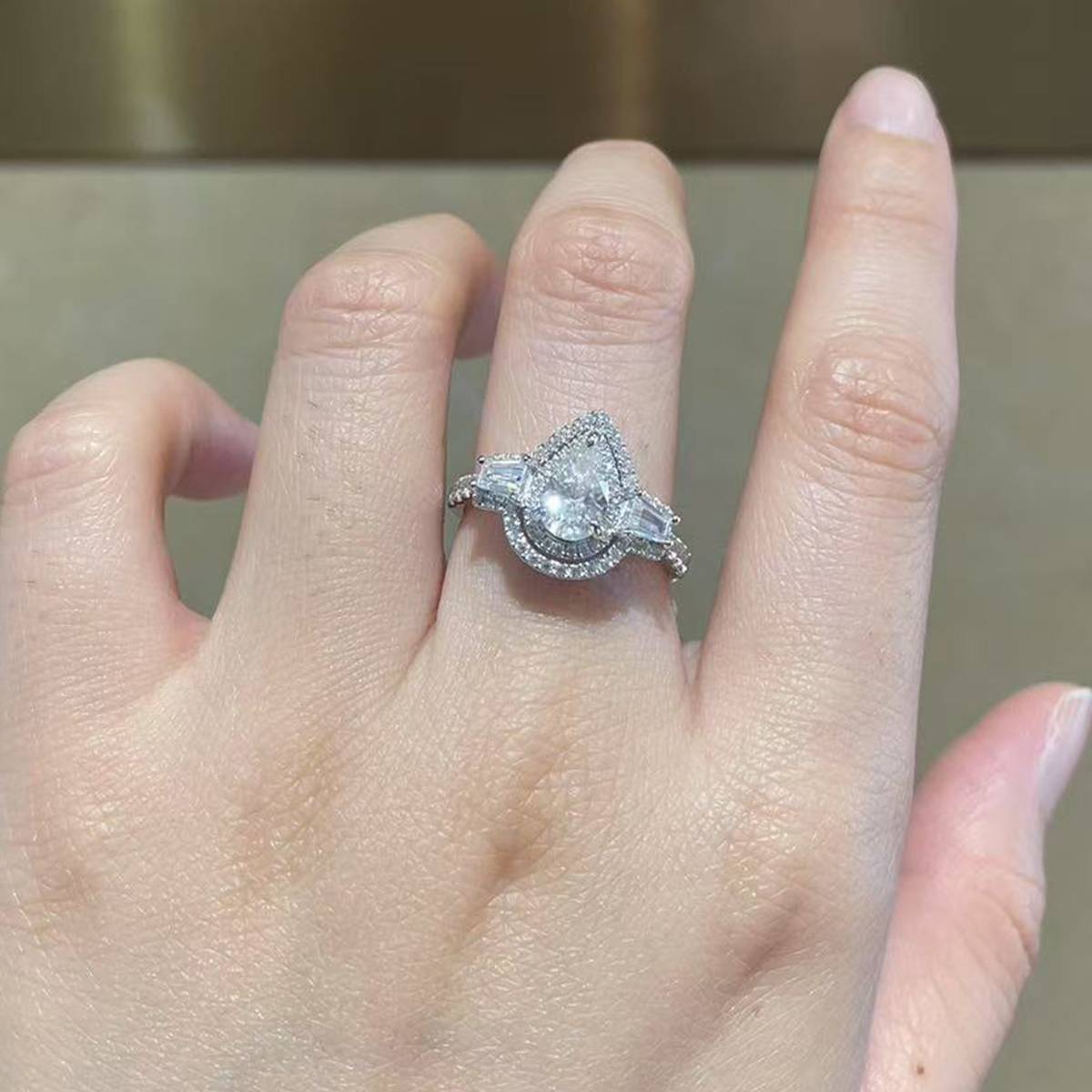 三石款梨形女戒S925银镀白金定制选款主石莫桑钻1.0ct/副石高碳钻